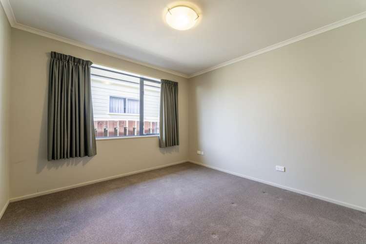 13 Raymond Street West End_13