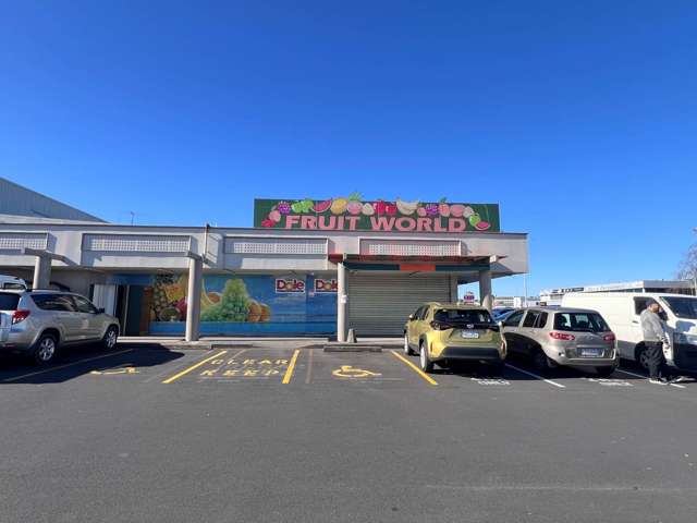 HIGH PROFILE RETAIL ON TI RAKAU DRIVE