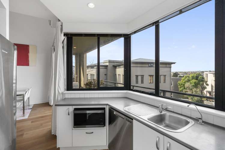 2F/5 Furneaux Way Remuera_12