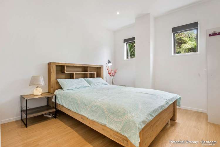 2/690 Beach Road Browns Bay_12