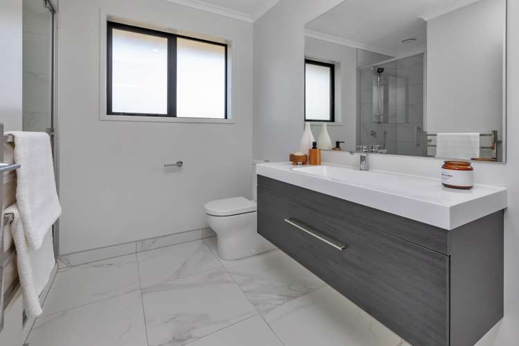 18 Royal Saint Annes Drive Kamo_12