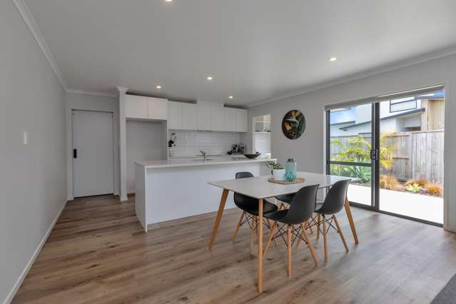 13 Olney Court One Tree Point_3