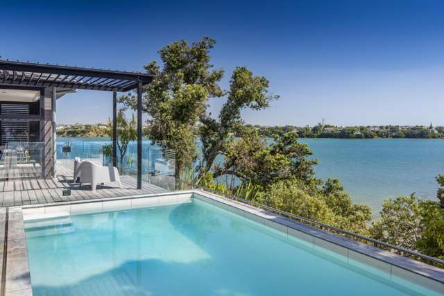 Exceptional waterfront sanctuary close to the CBD