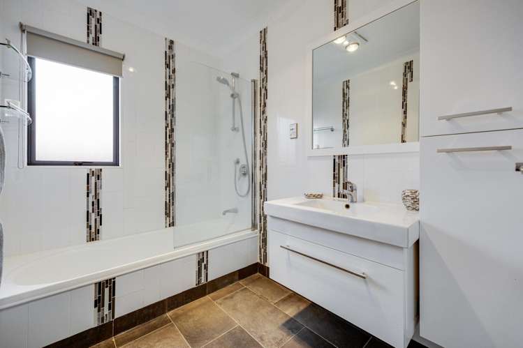 56 Ian Sage Avenue Long Bay_10