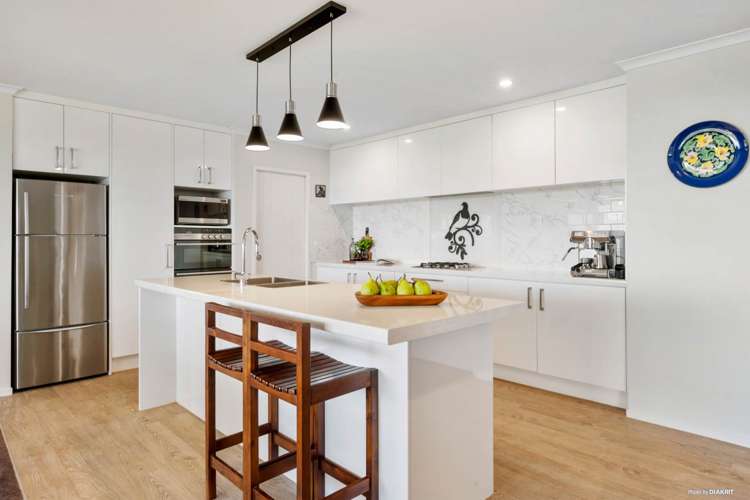 13 Lawrence Carter Drive Bombay_3