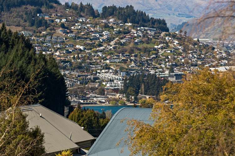 16 Avalon Crescent Fernhill/Sunshine Bay_7