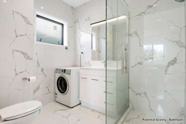 2/690 Beach Road Browns Bay_13