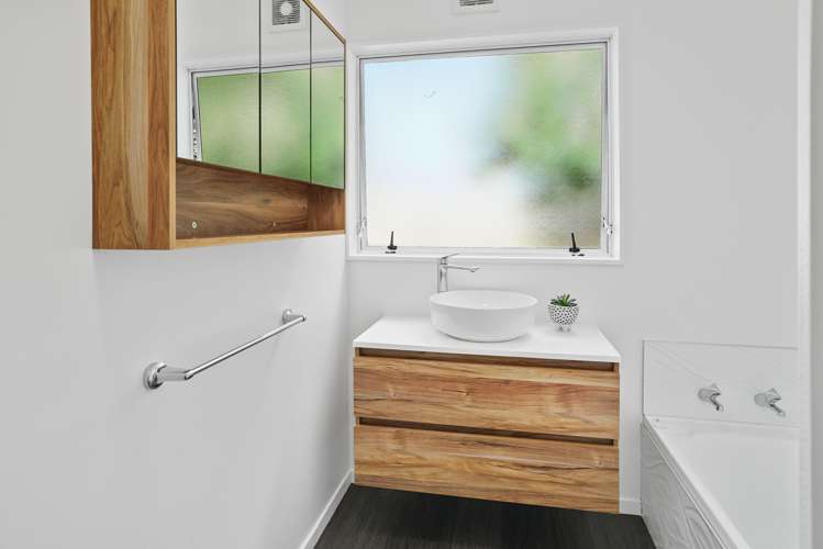 2/12 Matangi Street Stoke_13