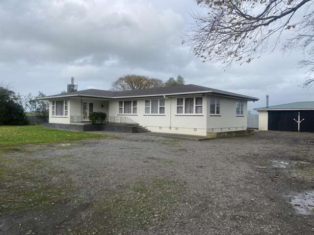 COUNTRY CHARM – 4 Bedroom Home with Extra Office/Sewing Room