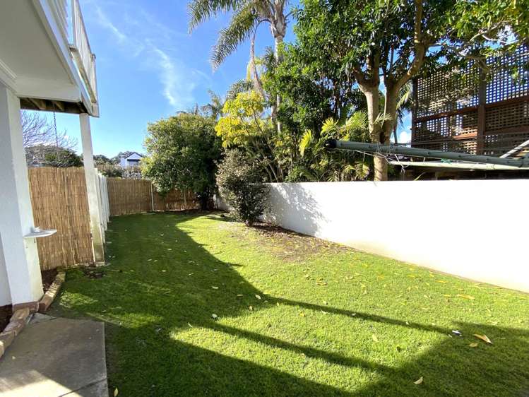 2/12 Earnoch Avenue Takapuna_8