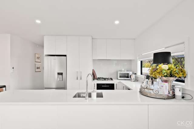 1/51 Kings Crescent Lower Hutt_1