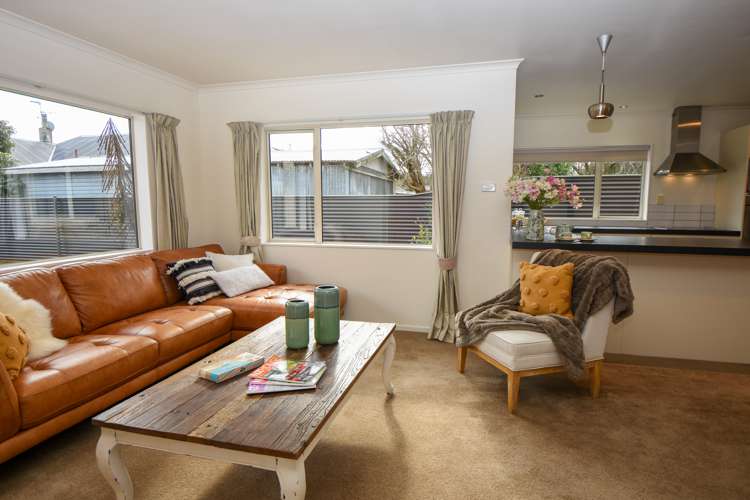 242a High Street North Carterton_5