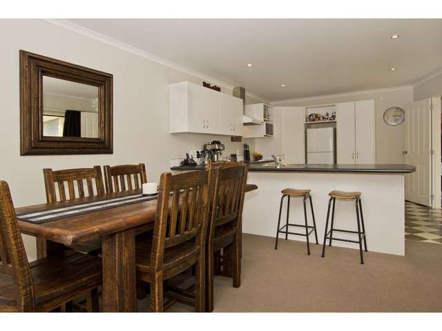 7 Woodland Grove Wainuiomata_4