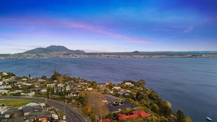 2/50 Wakeman Road Acacia Bay_29