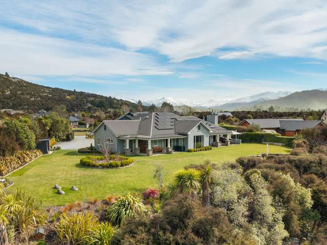 Where Sweeping Views Meet Space and Sanctuary
