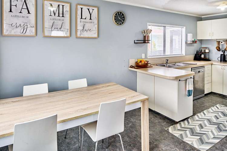 216 Sievers Grove Cannons Creek_2