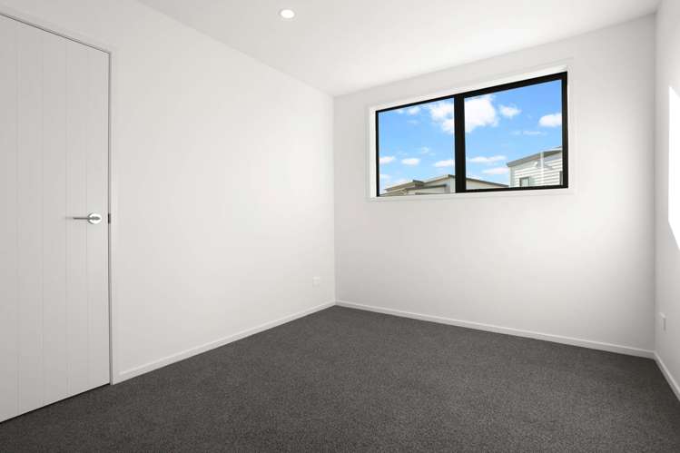 2/10 Shamrock Lane Te Atatu Peninsula_5