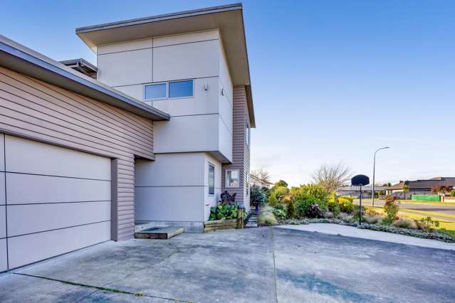 17 Elizabeth Grove Stratford_3