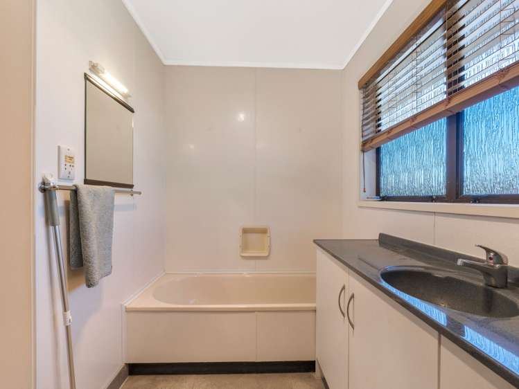 242 Baylys Coast Road Dargaville_11