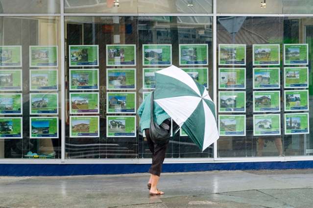 Tony Alexander: Eight facts to keep in mind if NZ falls into recession