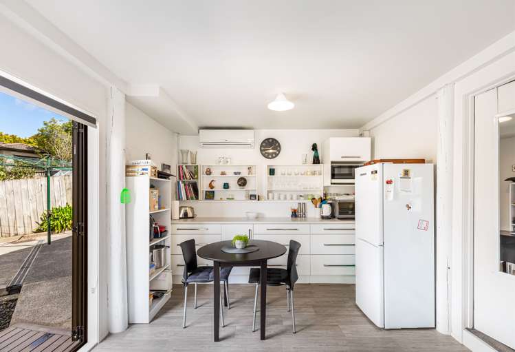 2/17 Duncan Avenue Te Atatu South_12