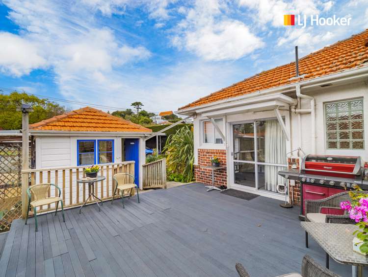 1 Castlewood Road Company Bay_24