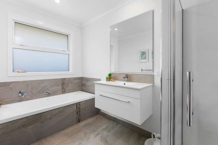 209 Ballintoy Park Drive Welcome Bay_14