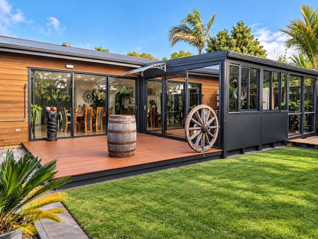 Entertain in Style - Furnished Oakura Home with Spa Pool