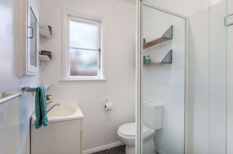 13 Lake Road Mangakino_22