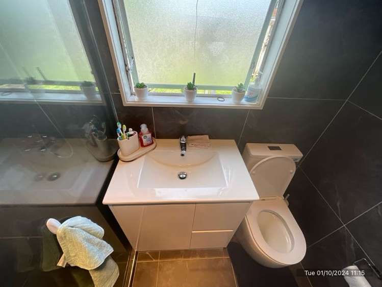 3/92 Kenderdine Rd 10695_11