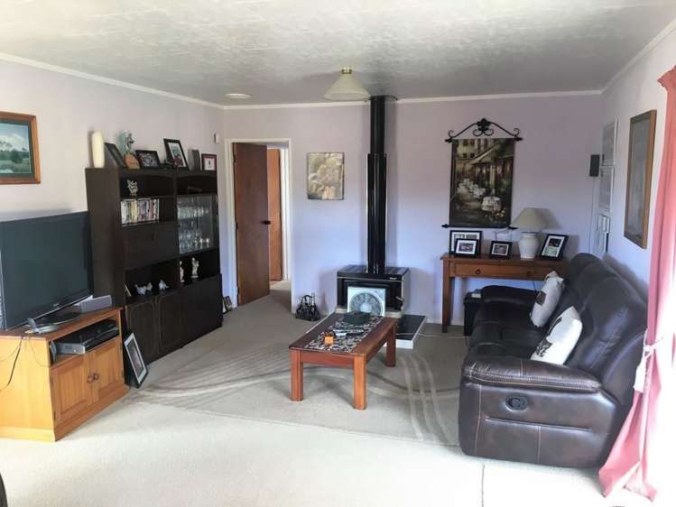 2 Holden Road Tikokino_1