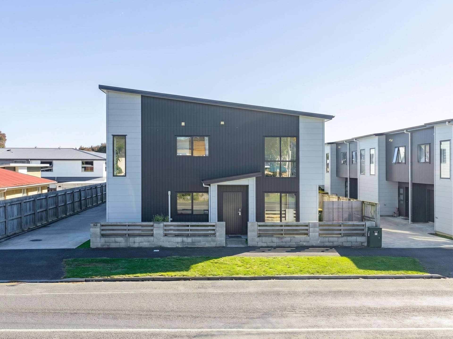 1/105 Knighton Road Hillcrest_0