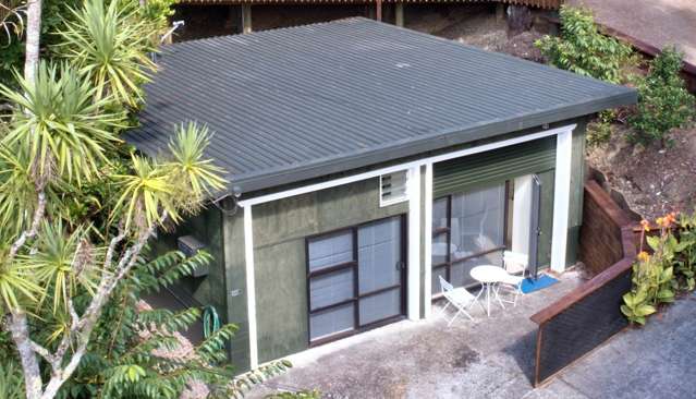 CREATIVE SPACE BY THE BEACH (water included)