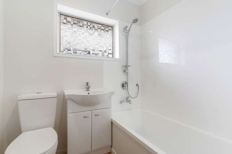 2/17 Lingfield Street Glenfield_8