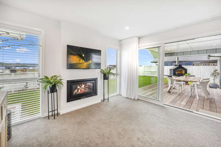 32 Makomako Crescent_1