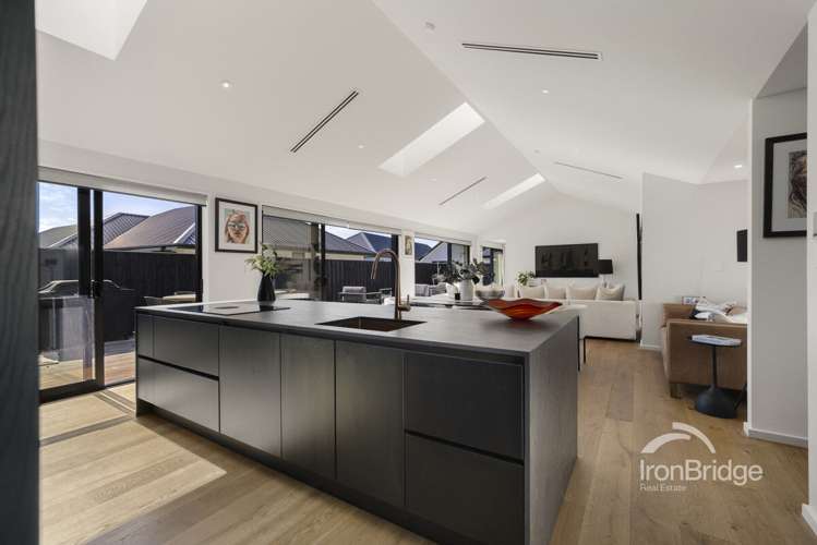 6 Rogal Close_2