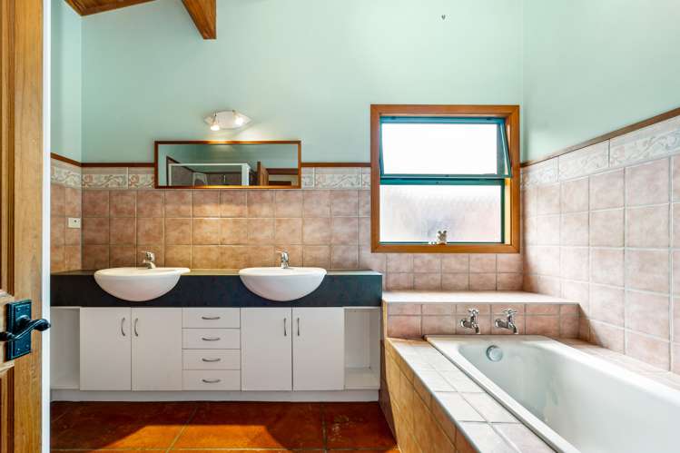 402 Owhiwa Road Parua Bay_18