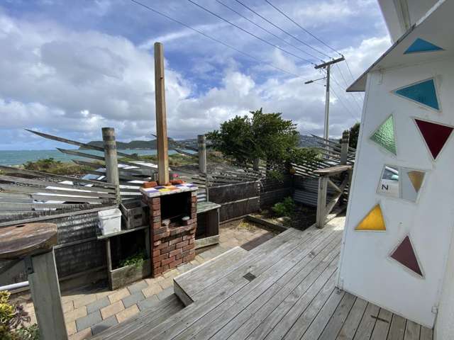 Beach front living in Moa Point