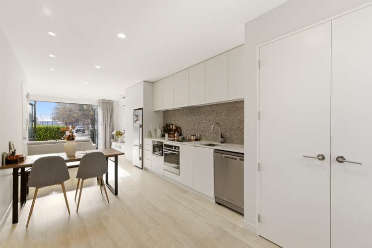 6/214 Hereford Street_4
