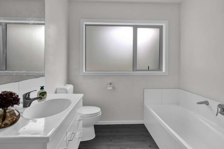 102 Seaview Road Westown_25