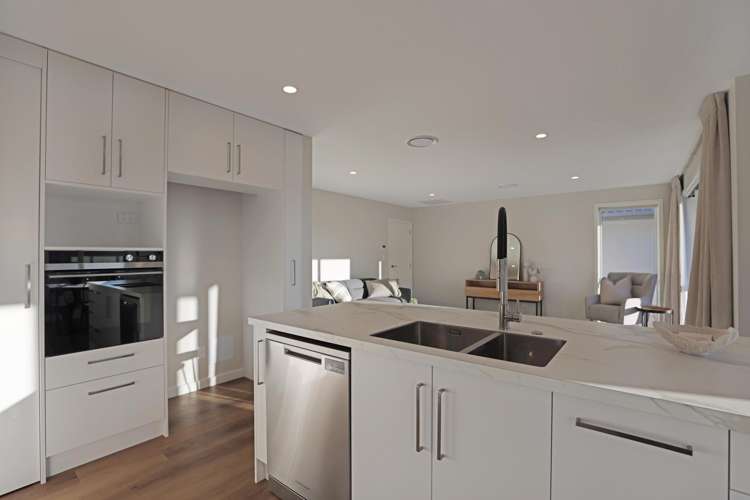 247 Racecourse Road_5