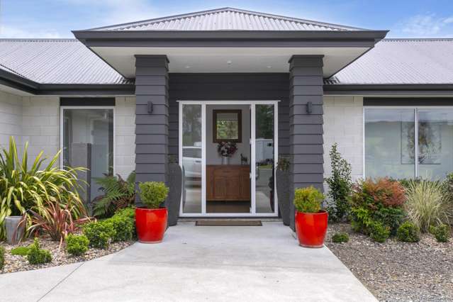 Relocating vendors offer prize property for sale