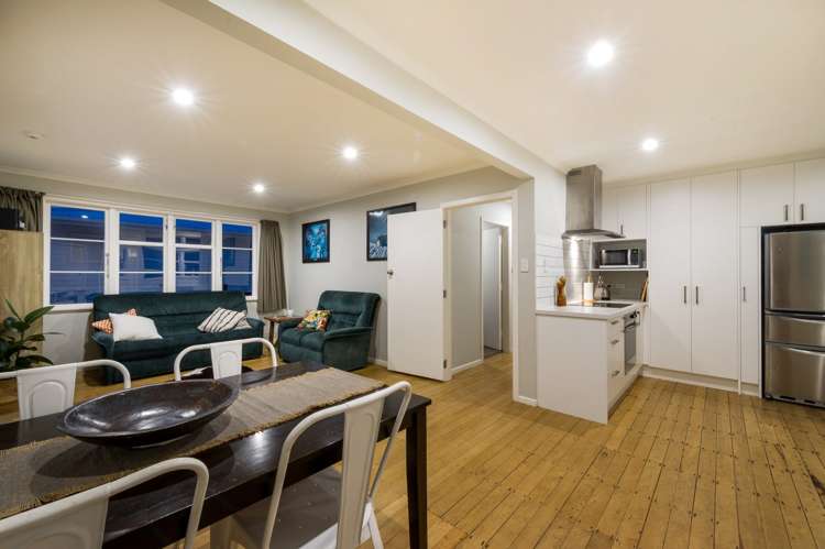 56 Golf Road New Lynn_12