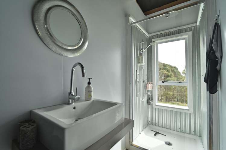 1550 Glenora Road Akitio_47