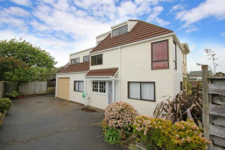 2/20 Lomond Street Takapuna_1