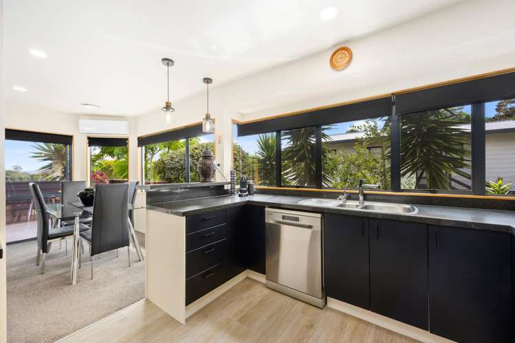 1/96 William Bayes Place Red Beach_9