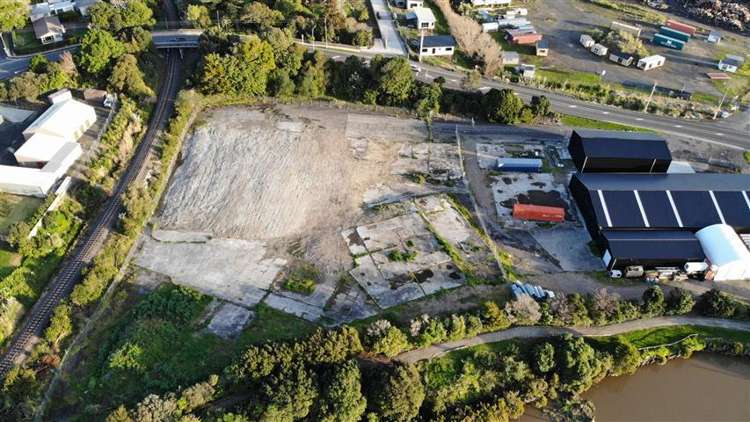 Unit B/2-30 Mill Road Helensville_8