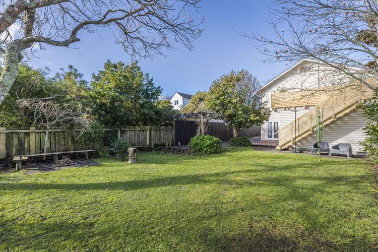 8 Friend Street Karori_16