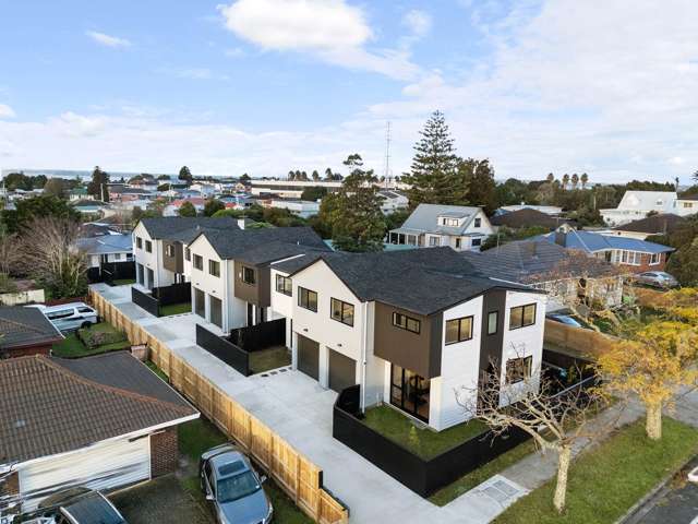 3 Bedroom Duplex plus Garage!