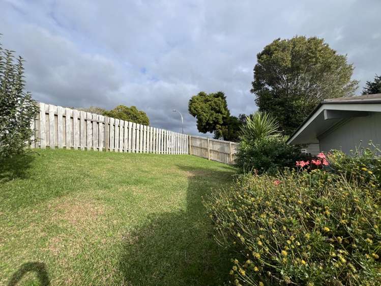 39A Brian Crescent Stanmore Bay_14